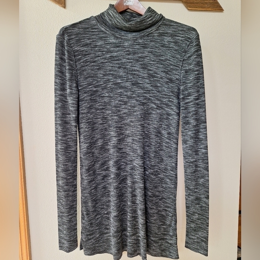 We The Free Womens Tunic. Split Back Black Heathered Turtleneck. Size XS